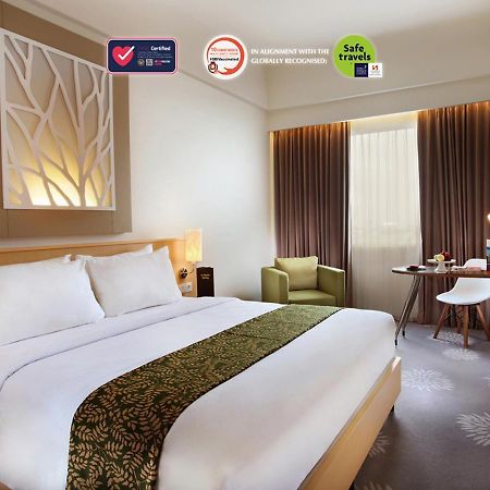 Swiss-Belinn Manyar Surabaya Exterior photo