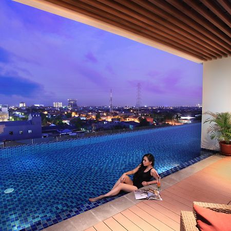 Swiss-Belinn Manyar Surabaya Exterior photo