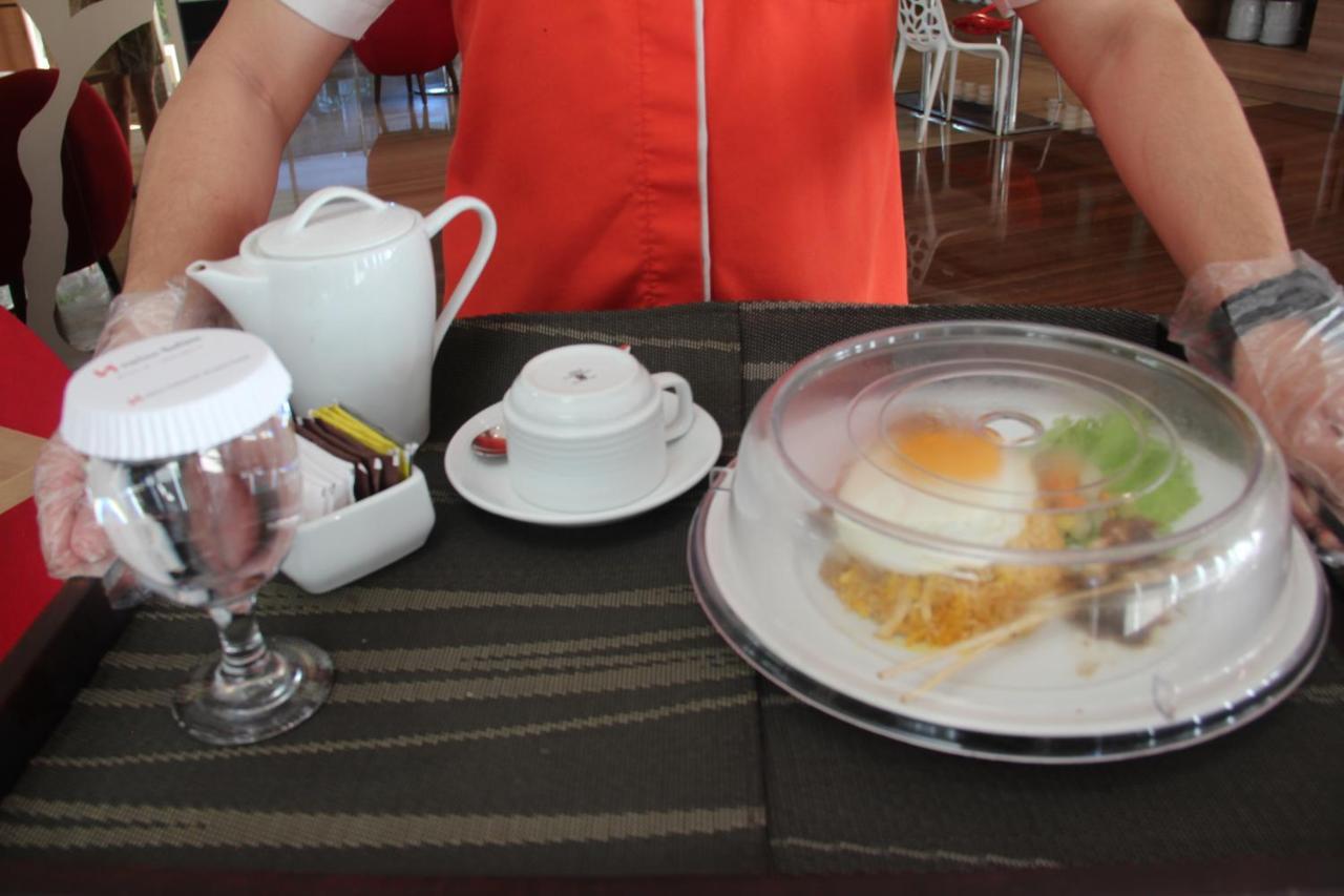 Swiss-Belinn Manyar Surabaya Exterior photo