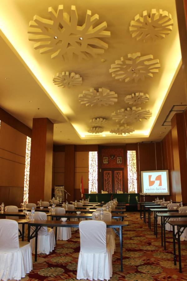 Swiss-Belinn Manyar Surabaya Exterior photo