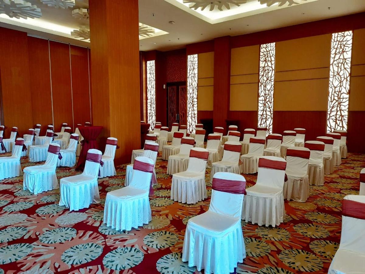 Swiss-Belinn Manyar Surabaya Exterior photo