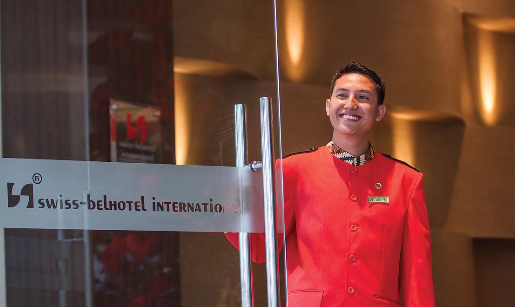 Swiss-Belinn Manyar Surabaya Exterior photo