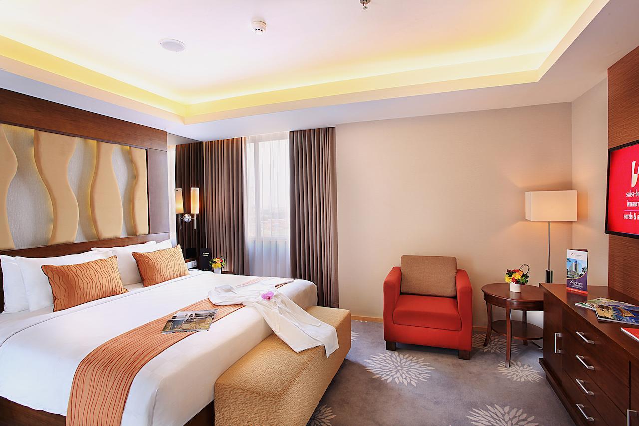 Swiss-Belinn Manyar Surabaya Exterior photo