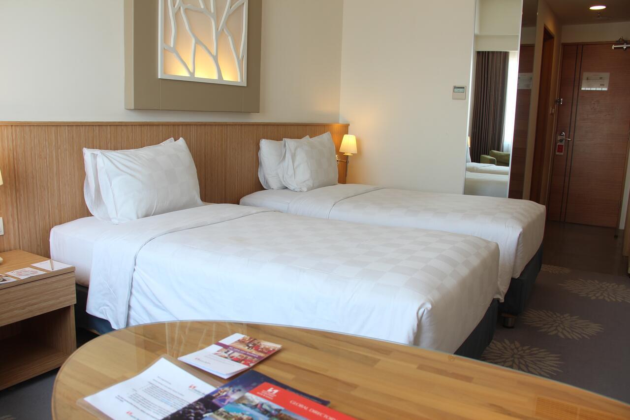Swiss-Belinn Manyar Surabaya Exterior photo