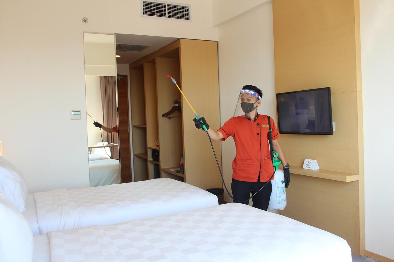Swiss-Belinn Manyar Surabaya Exterior photo