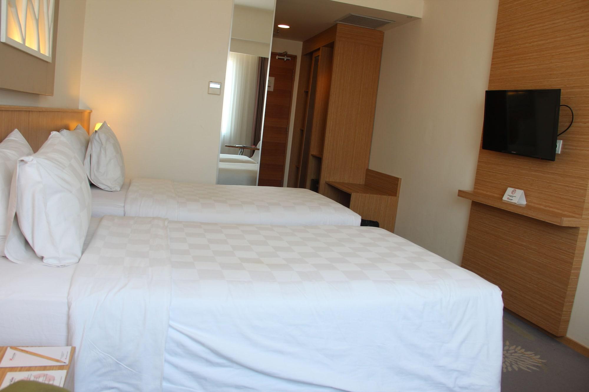 Swiss-Belinn Manyar Surabaya Exterior photo