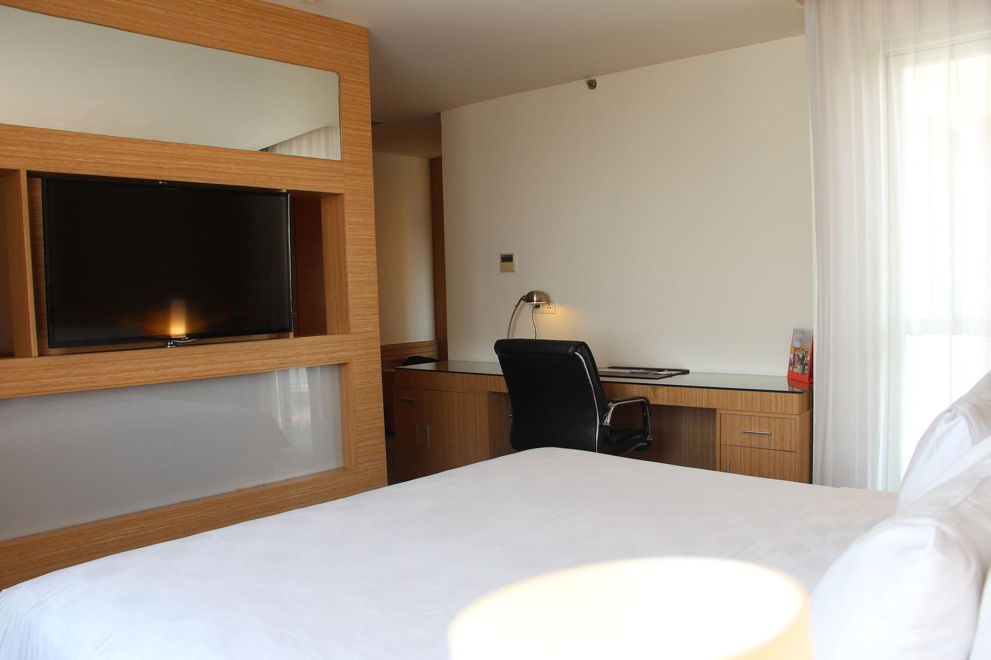 Swiss-Belinn Manyar Surabaya Exterior photo