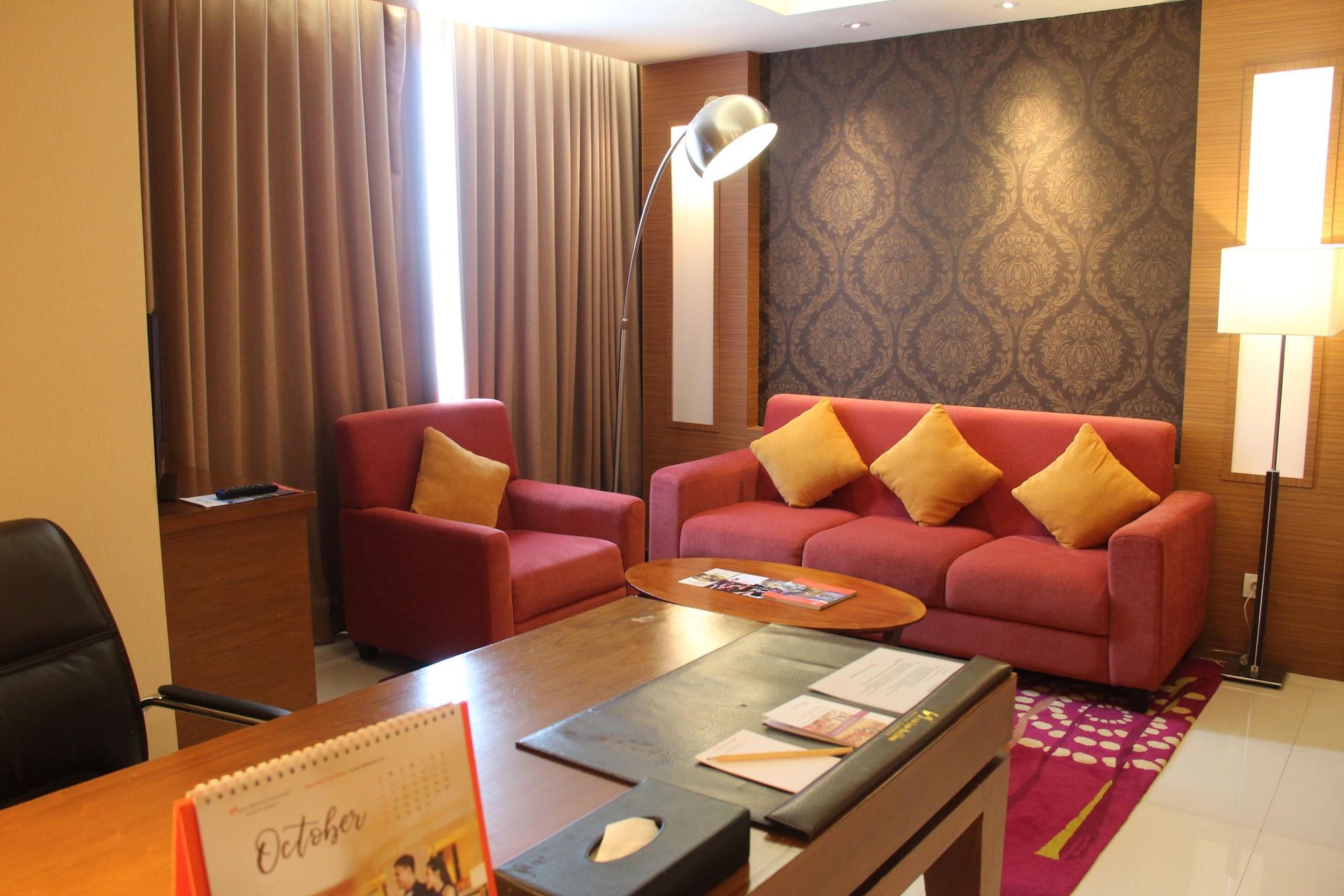 Swiss-Belinn Manyar Surabaya Exterior photo