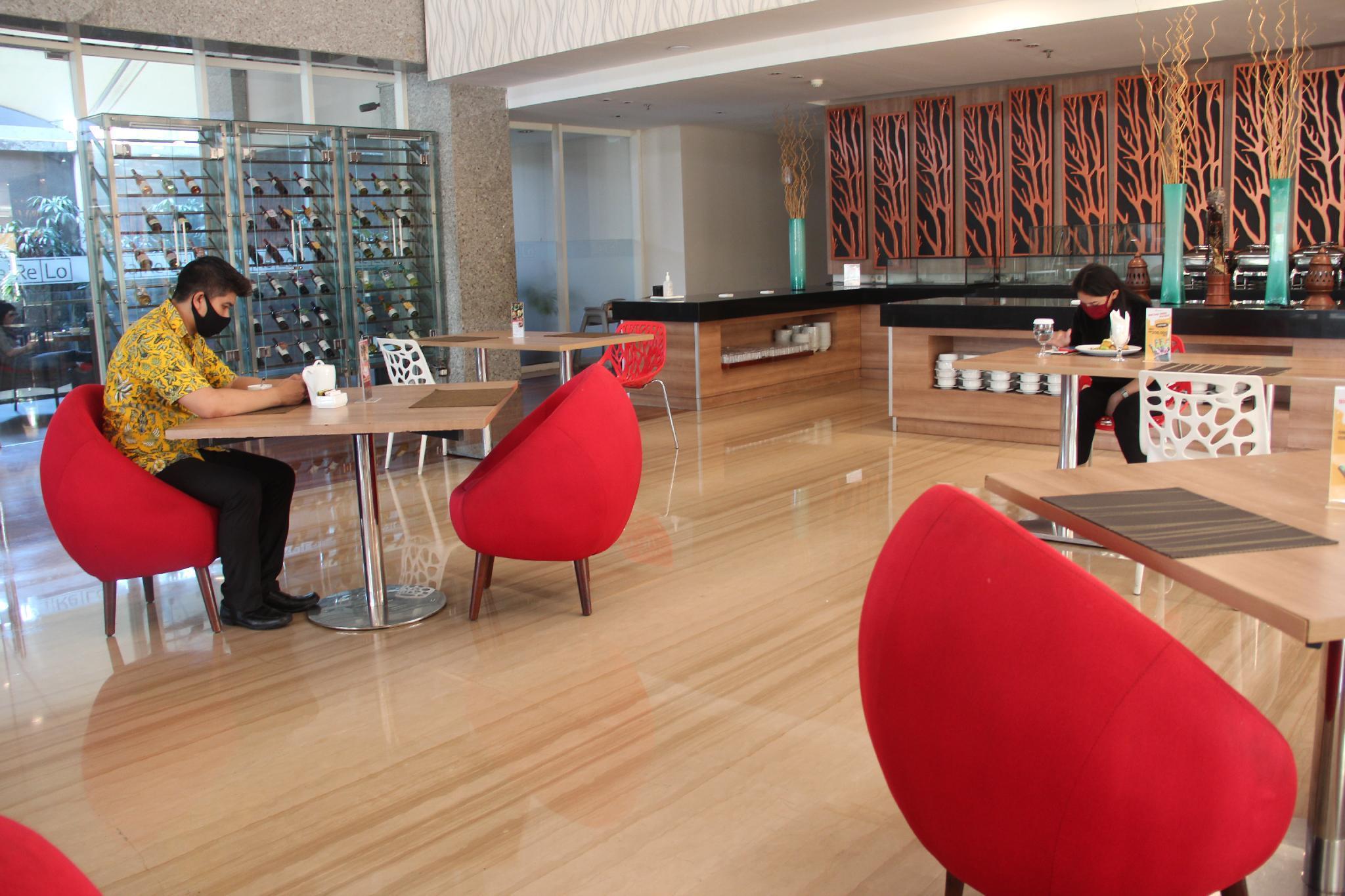 Swiss-Belinn Manyar Surabaya Exterior photo