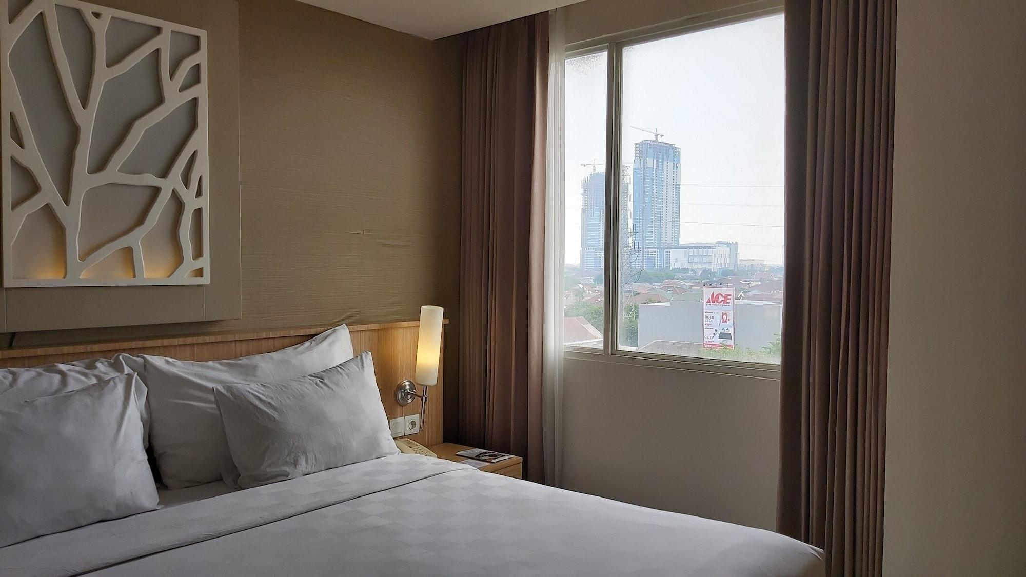 Swiss-Belinn Manyar Surabaya Exterior photo