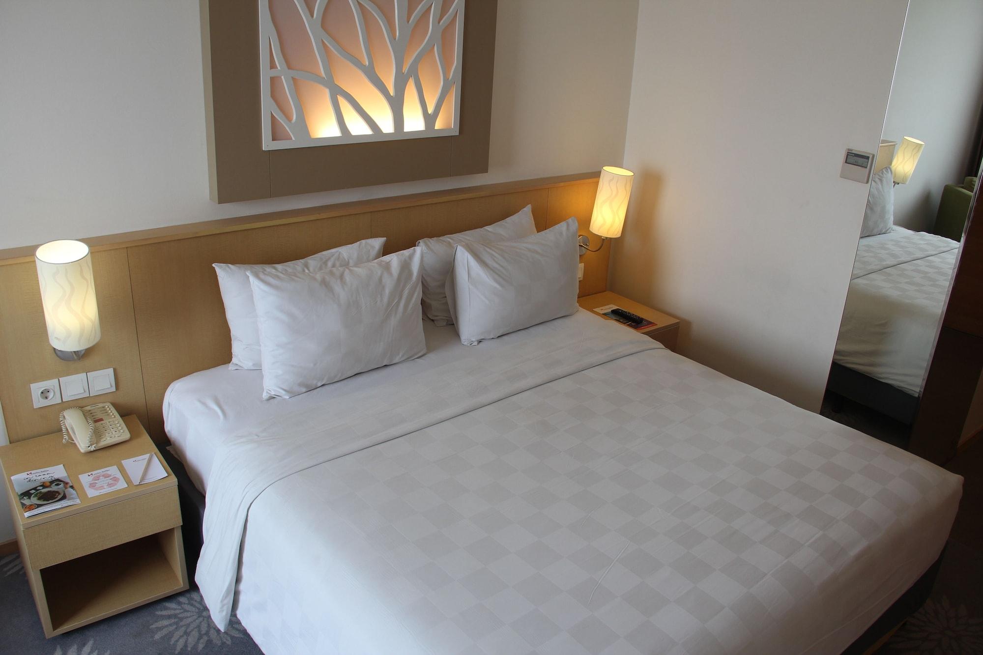 Swiss-Belinn Manyar Surabaya Exterior photo