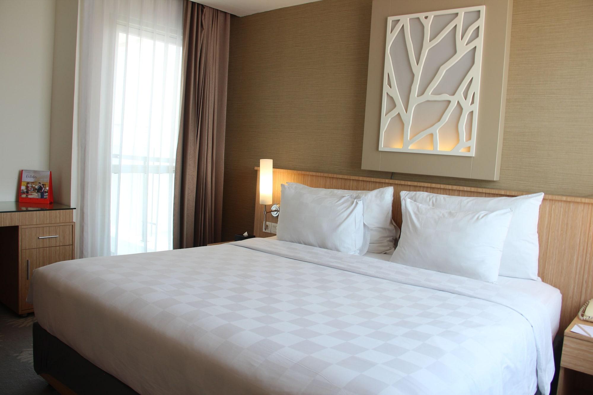 Swiss-Belinn Manyar Surabaya Exterior photo