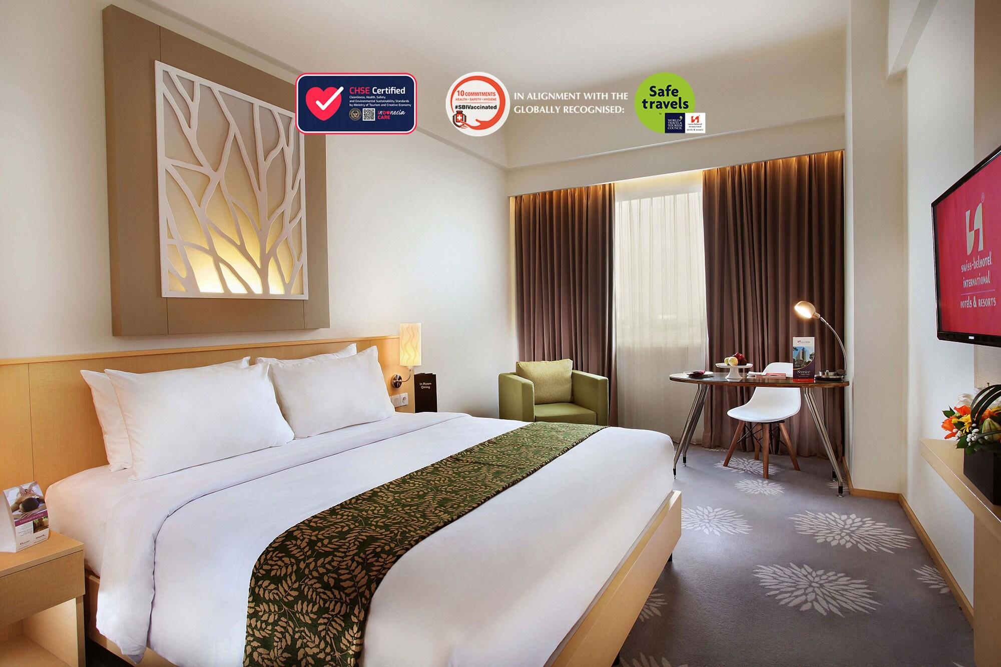 Swiss-Belinn Manyar Surabaya Exterior photo
