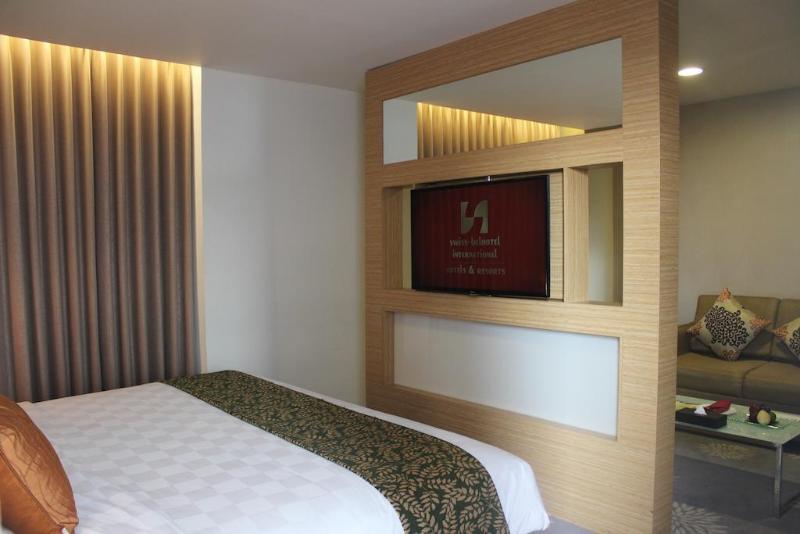 Swiss-Belinn Manyar Surabaya Exterior photo