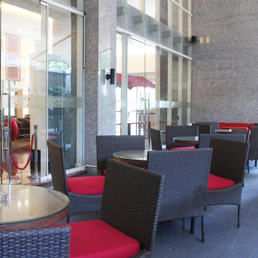Swiss-Belinn Manyar Surabaya Exterior photo